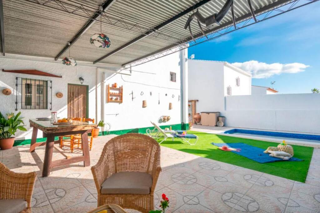 Villa Zalea Real -super Ideal Grupos, Piscina ! Pizarra